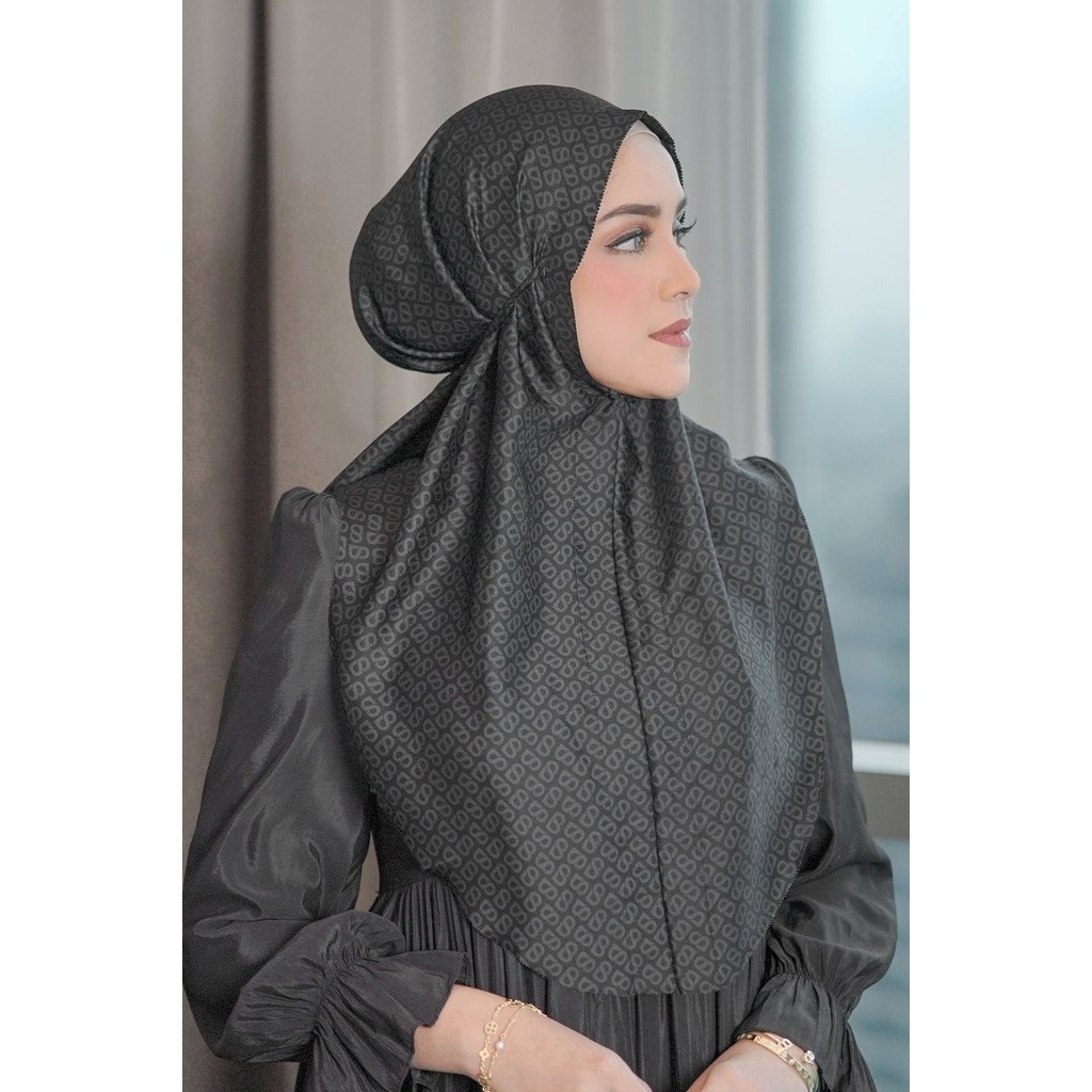 The Tapis Slip On - Black