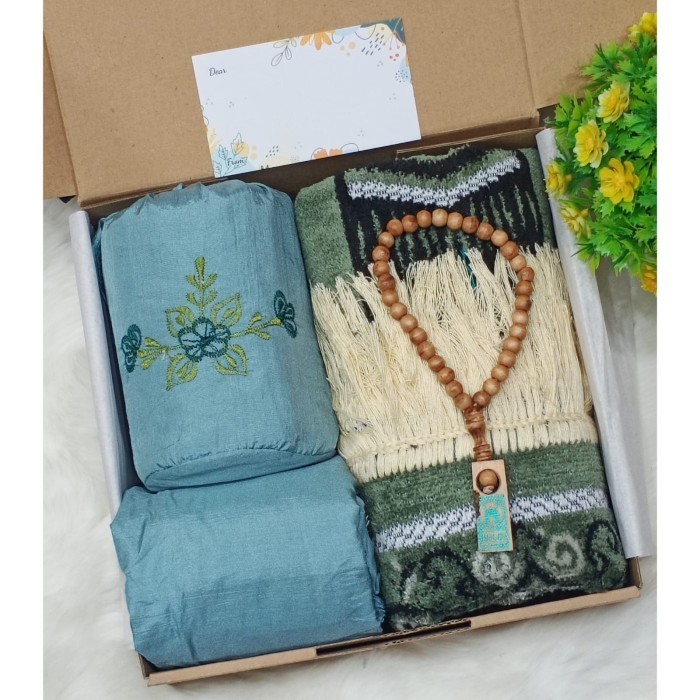 

Hampers Giftbox Birthday/Graduation/Wedding Set Mukena Travel Sejadah