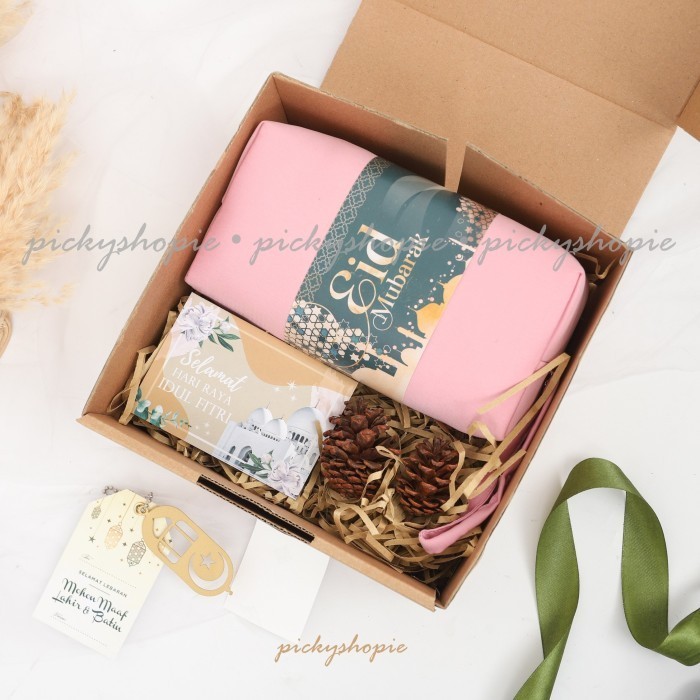 

Paket Hampers Mukenah Travel Pouch Kado Hadiah Wisuda Ulang Tahun