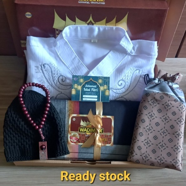 

Hampers Lebaran Baju Koko Paket Jum'Atan Giftbox Cowok Hadiah Thr