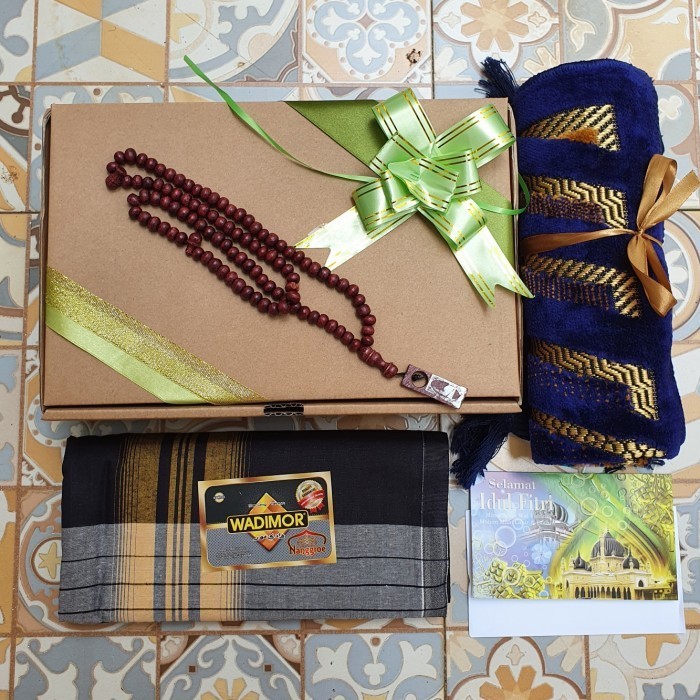 

4In1 Hampers Parcel Lebaran Pria Idul Fitri Sarung Sajadah Ulang Tahun