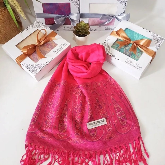 

Pashmina Premium Termasuk Gift Box Cashmere Silk Souvenir Scarf