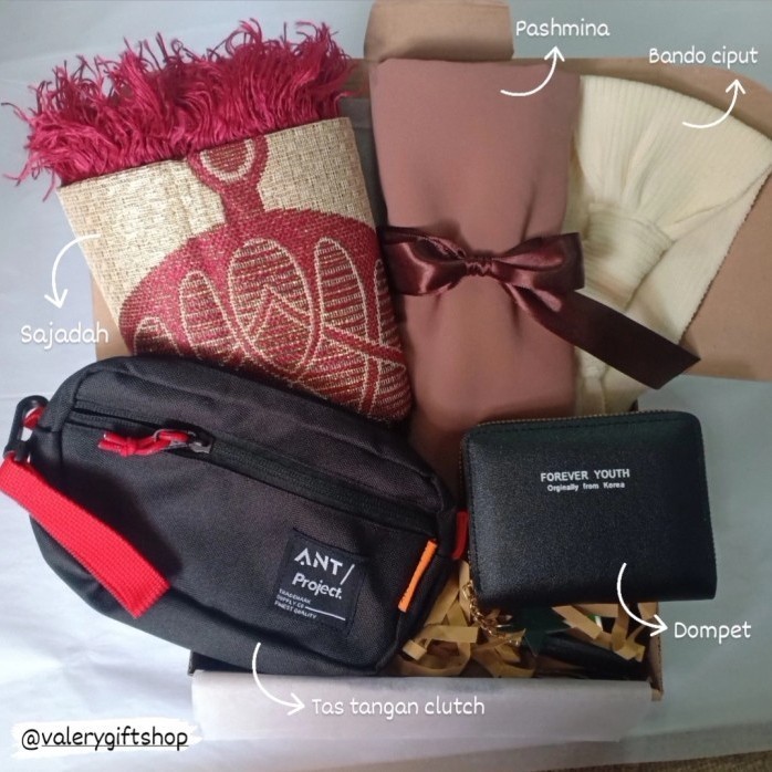 

Hampers Box Kado Sajadah Pashmina Lebaran Eid Mubarak Nikahan Wedding