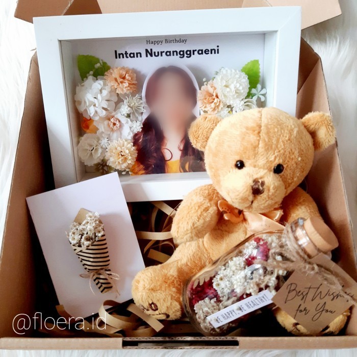 

Gift Box Hampers Utk Hadiah Ulang Tahun, Wisuda Dgn Foto & Bunga