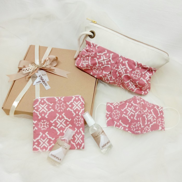 

Hampers Kado Ulang Tahun Wisuda Anniversary Minka Giftbox Valentine