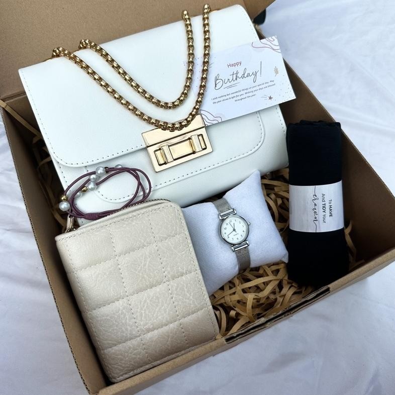 

[A7677]Hampers Gift Box Cllara Bag/Kado Ulang Tahun/Kado Anniversary/Kado Wedding/Kado Wisuda/Kado Pacar/Kado Ayang/Kado Bestie/Kado Guru/Kado Mertua/Kado Istri/Kado Ibu/Hampers Lebaran/Hampers Ramadhan Promo