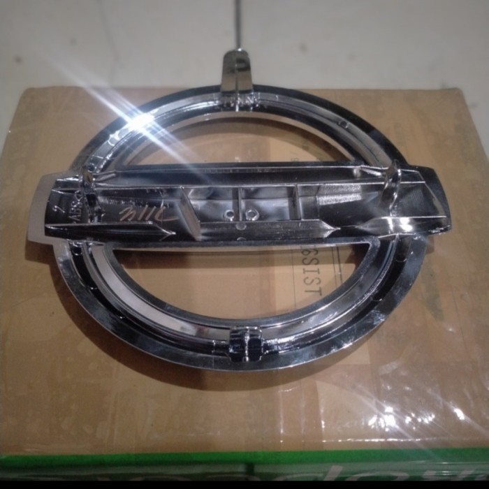 promo logo atau emblem bagasi belakang Nissan Livina nissan march original
