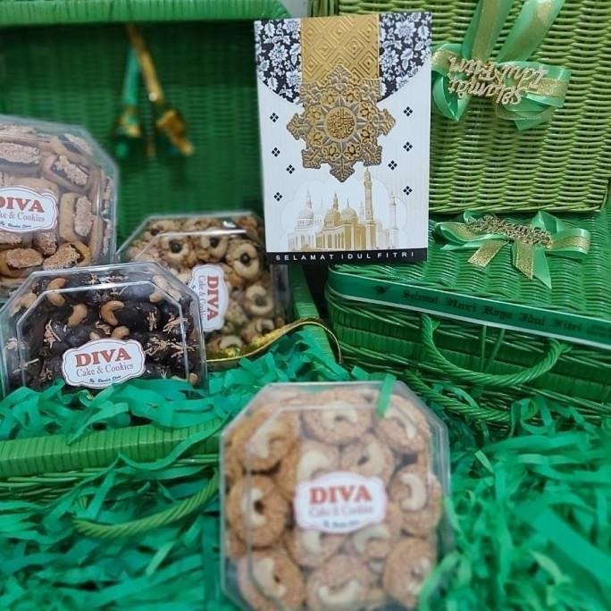 

parcel lebaran 4 kue kering keranjang mewah