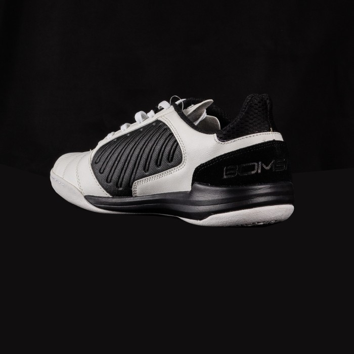 Calci Sepatu Futsal Bomsala Beyonder - White