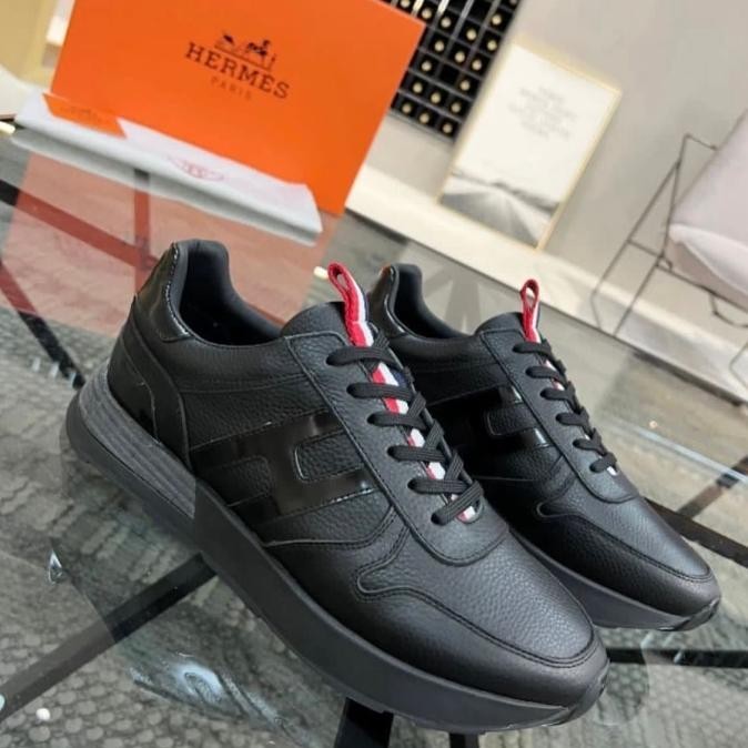 Sepatu Sneakers Kulit Pria Branded / Sepatu Sneakers Pria Casual Impor Newstuff_Nia