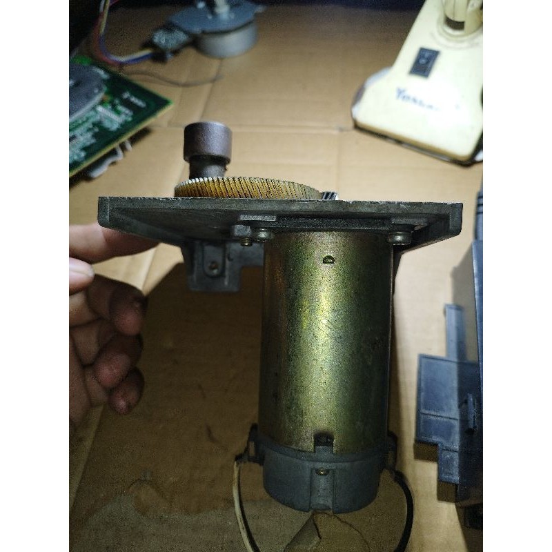 dinamo dc motor dc plus gearbox , input 110v dc.