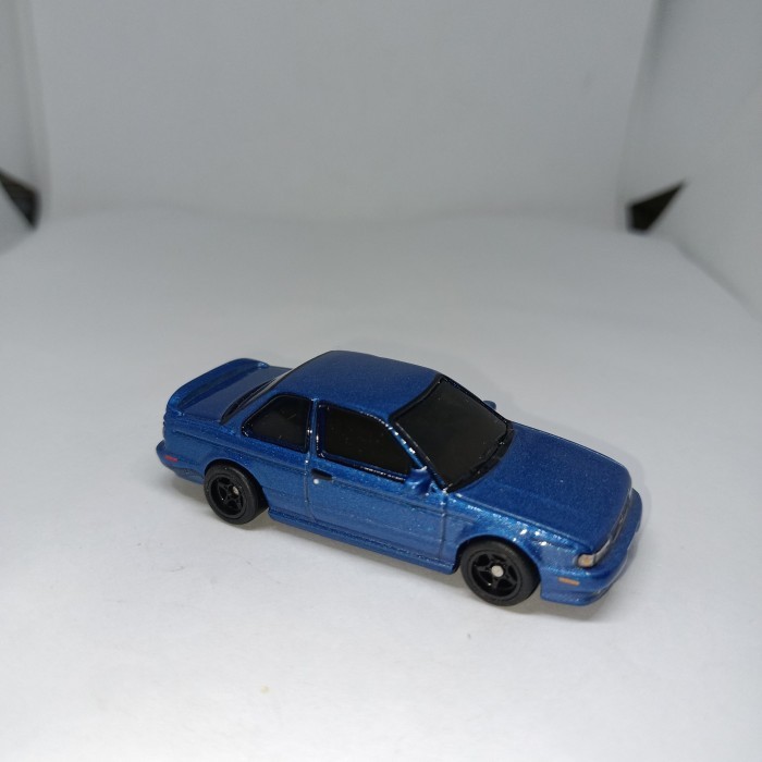 Hotwheels Premium Nissan Sentra Ban Karet Base Besi Loose