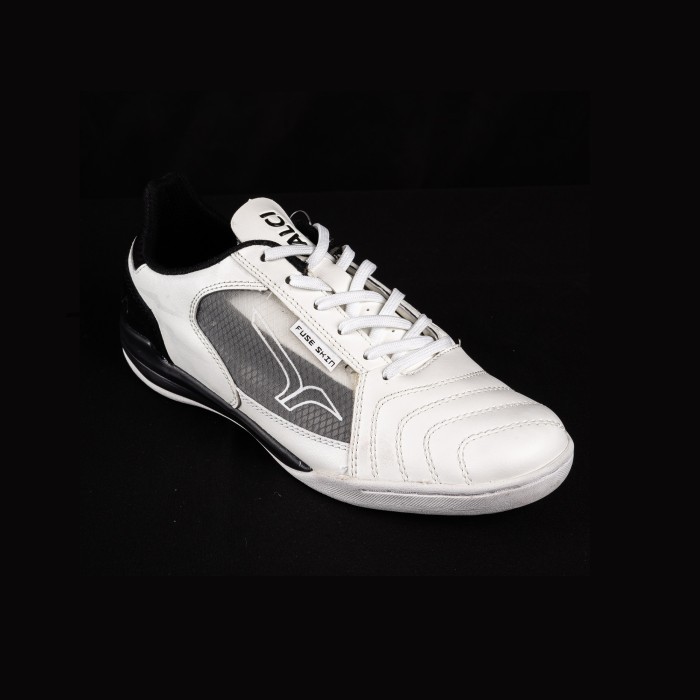 Calci Sepatu Futsal Bomsala Beyonder - White