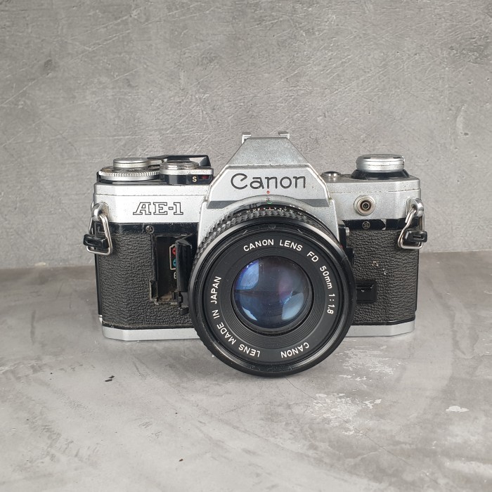 Diskon Canon Ae 1 + Canon 50 F 1.8 Like New  Kamera Film Kamera Analog