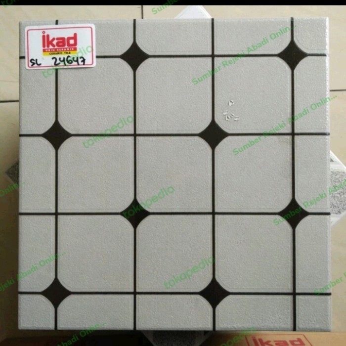 ubin lantai kamar mandi 25x25 kotak abu garis hitam kw3