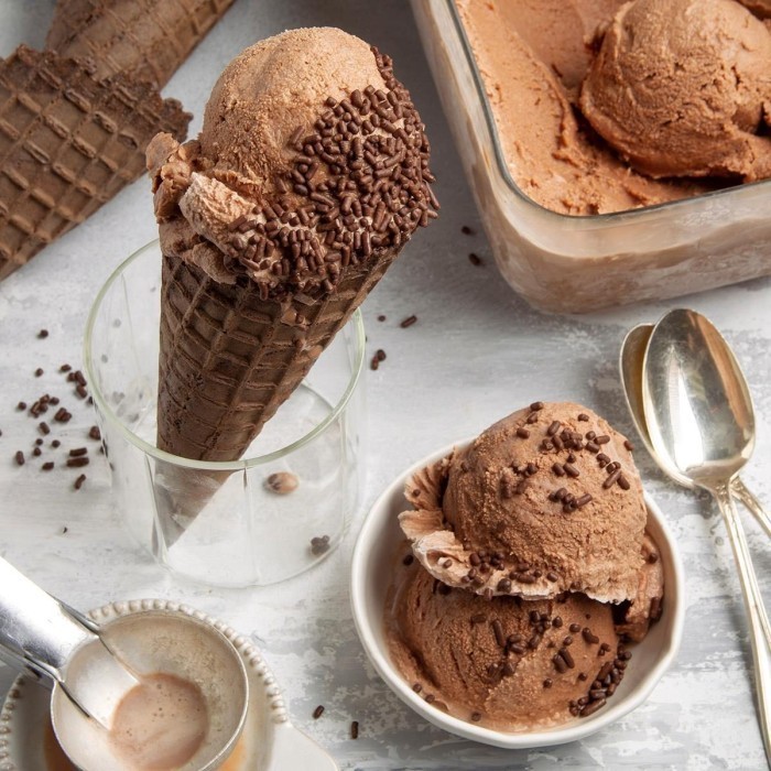 

Uinn - Ice Cream Espessia Neapolitan Frozan Mart Frozen Food Palembang 8Liter
