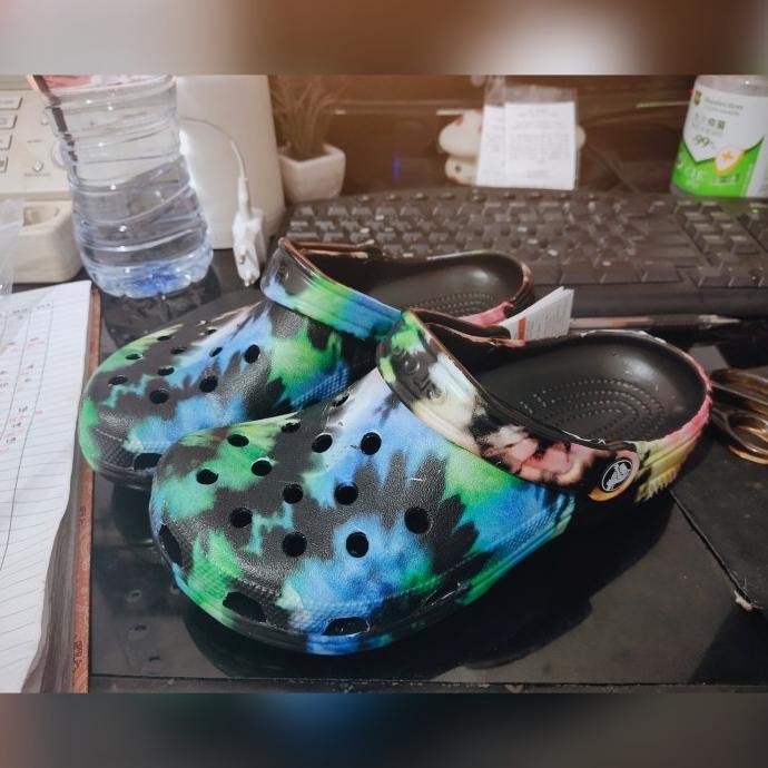 Sandal Crocs Unisex Classic Tie-Dye Graphic Clog