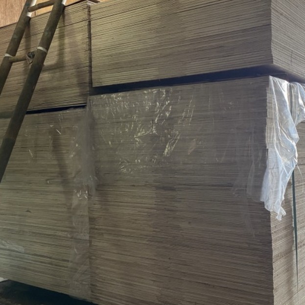 TRIPLEK 15 MM MERANTI MC PLYWOOD