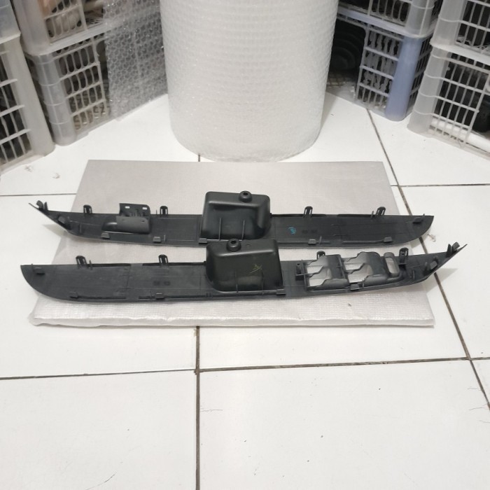 TERLARIS PANEL ARM REST DOOR TRIM DAIHATSU LUXIO ORIGINAL