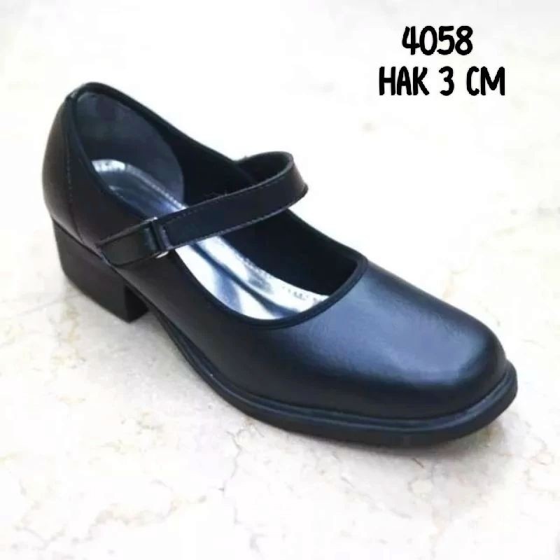 Promo Mega Sale 4.4 // VILANDO Sepatu Pantofel Wanita vilando Hitam Sepatu Sekolah , Kantor ,