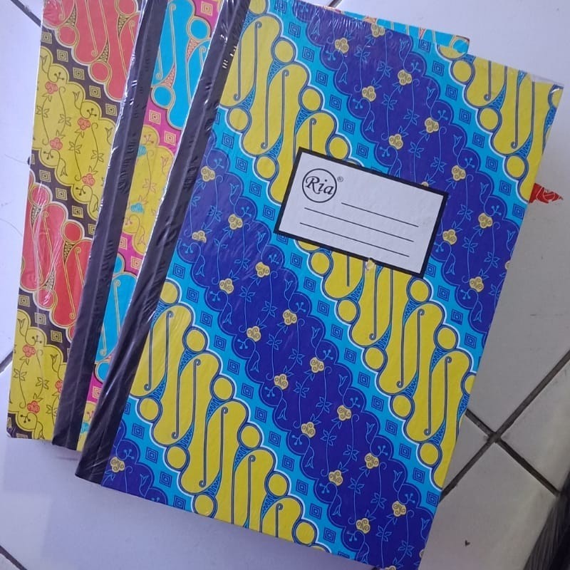 

buku folio RIA sampul tebal isi 500 lbr..harga 1 pcs - GK 500