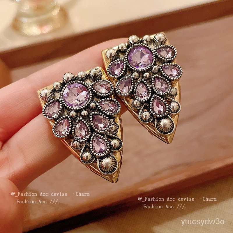Anting-Anting Elegan Retro Niche Eropa dan Amerika Anting-Anting Berbentuk Drop Bertatahkan Berlian 