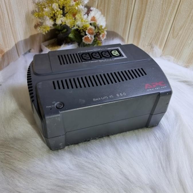 APC Back-UPS RS 650VA 230V + Baterai