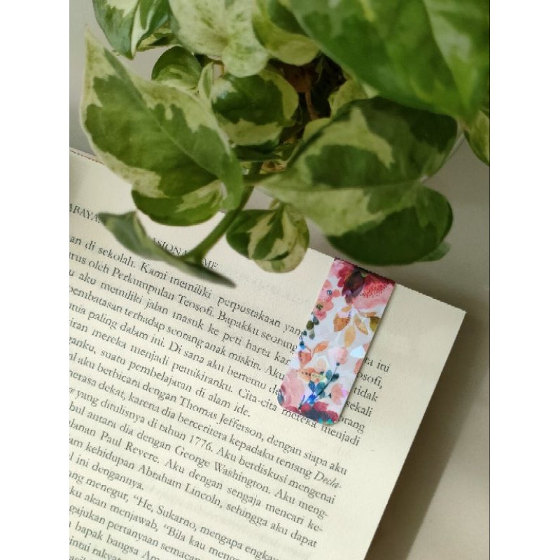

Pembatas Buku Magnet (Bookmark Magnetic) Seri 14