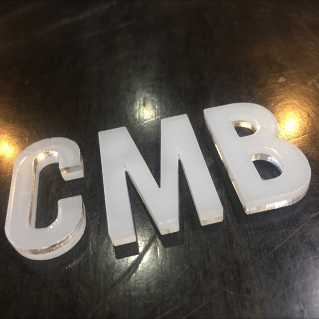 Huruf Timbul / Huruf Akrilik 2 Warna Tinggi 15 Cm Tebal 10 Mm