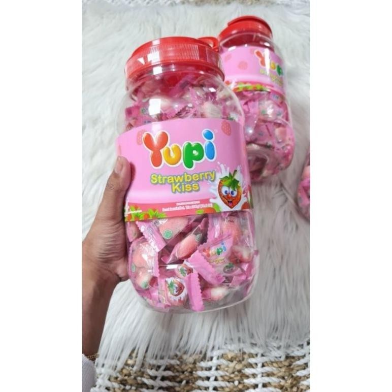 

Permen Yupi Strawberry Kiss Toples 300 Gr