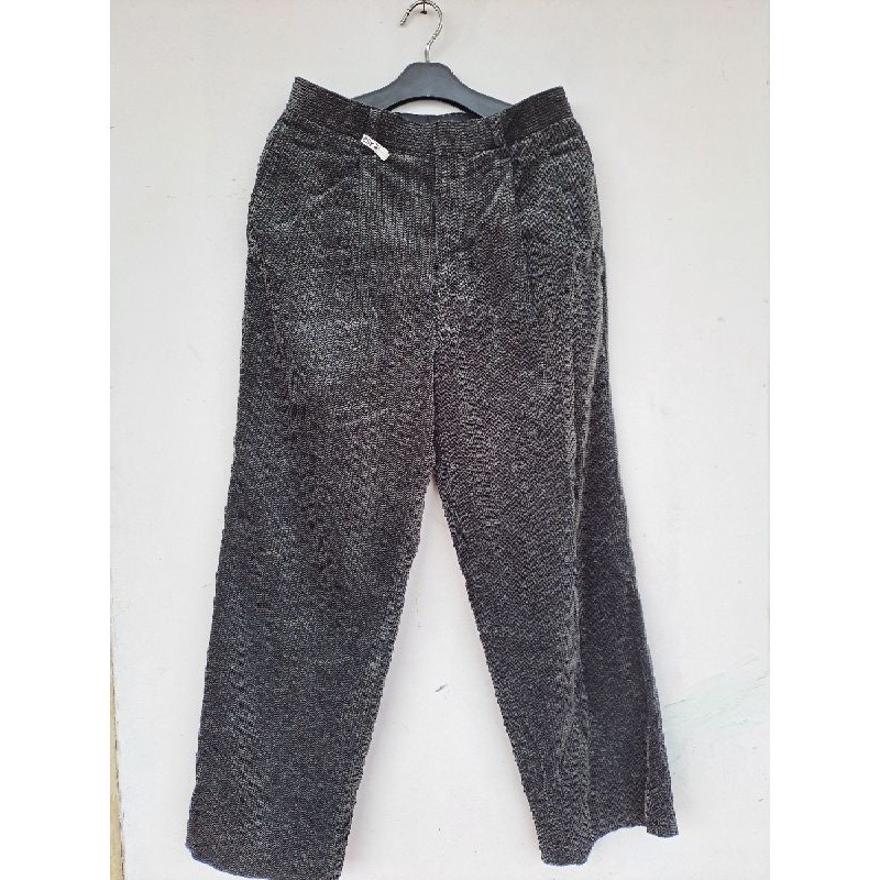 Celana corduroy hitam