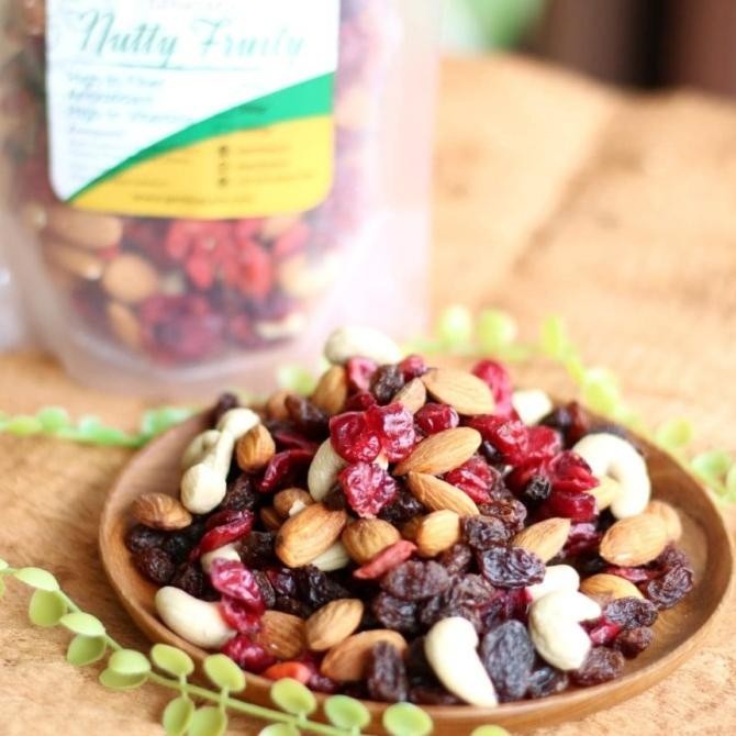 

MIXED NUT AND DRIED FRUIT 250GR | CEMILAN KACANG DAN BUAH KERING