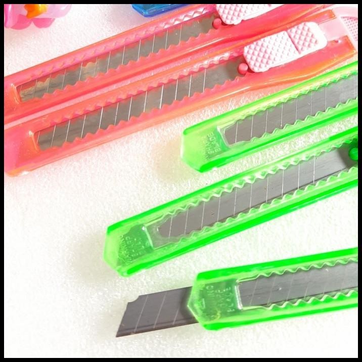 

TERMURAH OBRAL 7 BUAH SAFARI CUTTER KNIVES MIX COLOUR !!!!!