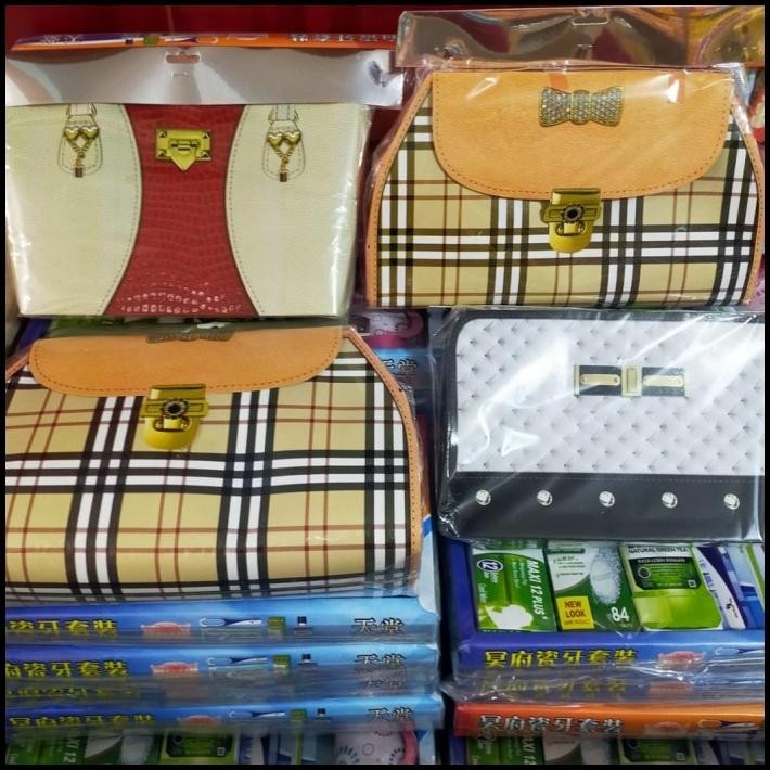 

HOT DEAL TAS WANITA KERTAS SEMBAHYANG RANDOM !!!!!!!