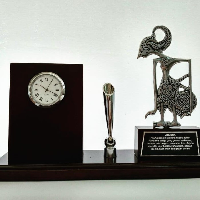 

TEMPAT KARTU TEMPAT KARTU NAMA TEMPAT BULPOIN MEJA KANTOR WAYANG