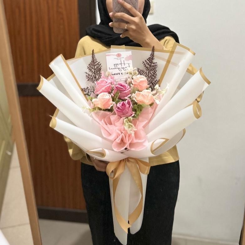 Buket bunga / buket lamaran / buket tunangan / buket bunga palsu / buket bunga wisuda