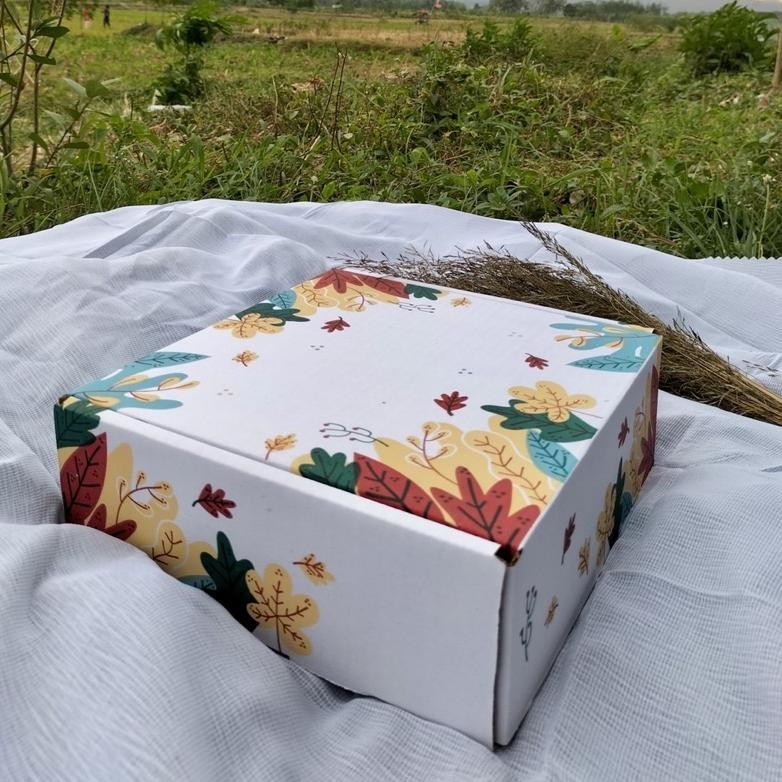 

REQUEST PENGGANTI BOX PESANAN HAMPERS/22X22X7/KARDUS BOX/BOX HAMPERS/BOX KEKINIAN/KARDUS BOX PREMIUM TERLARIS