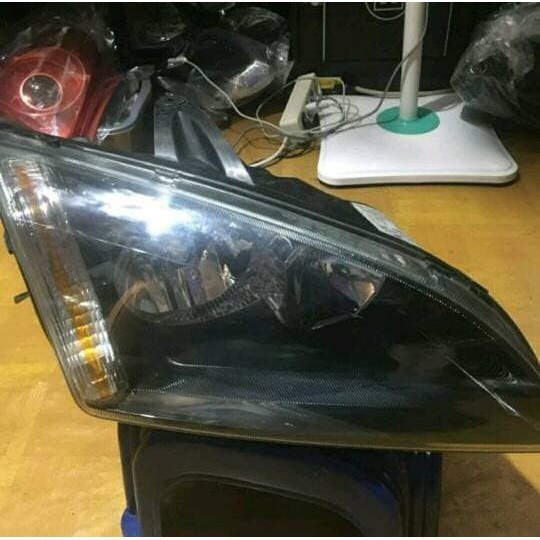 Headlamp Ford Focus tahun 2005 Original