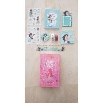 

Dg-78 Blind Bag Disney Princess Jasmine Cinderella Snow White Aurora Belle Rapunzel Surprise Egg Memo Notebook Sticker Stiker Anak Pen Pulpen Frozen Elsa Mulan Stationary Set Penggaris Sticky Notes Pin BisaCod