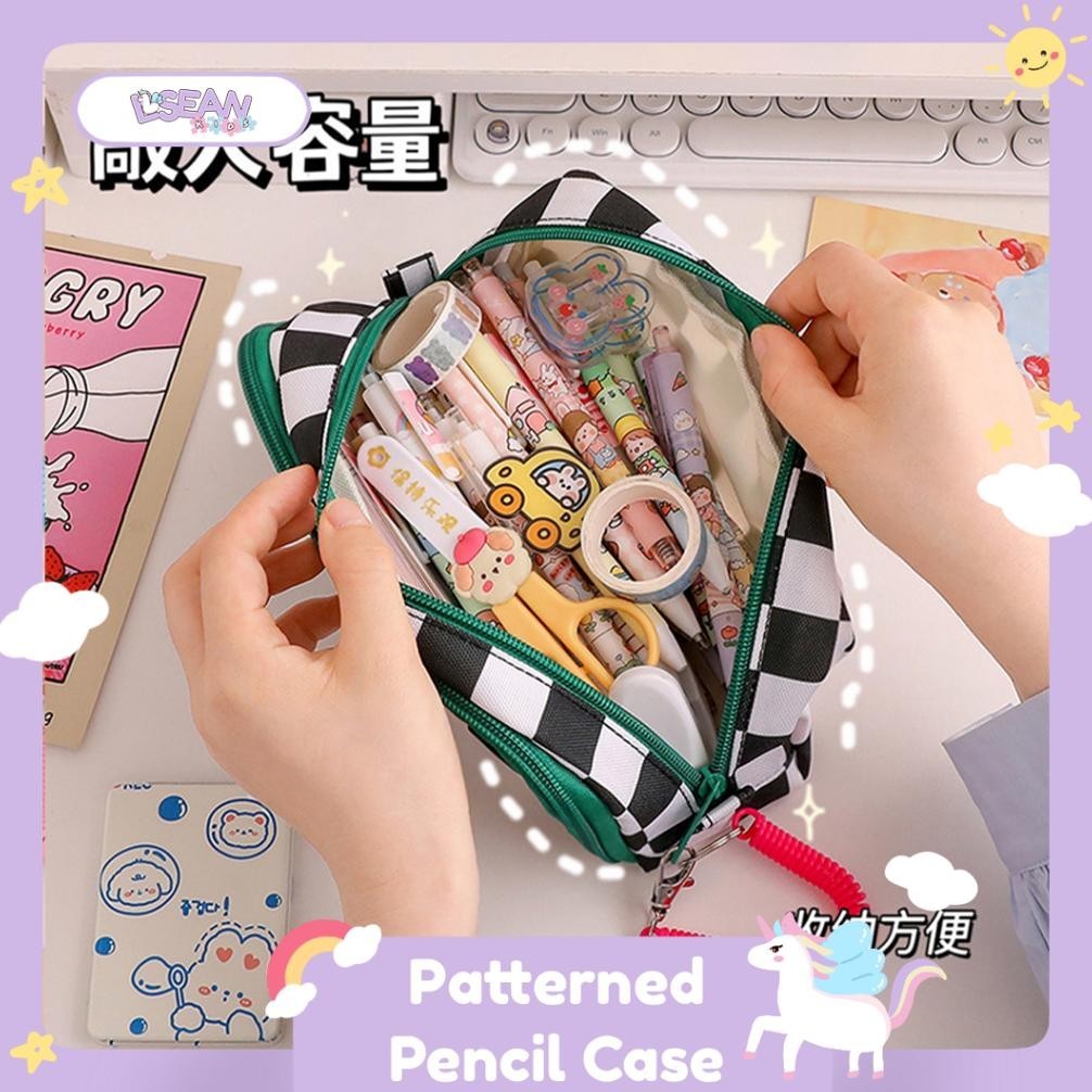 

Promo Pencil Case Korea Checkered Cute Bear Multifungsi Makeup Pouch Dual Zipper Depan Belakang Murah