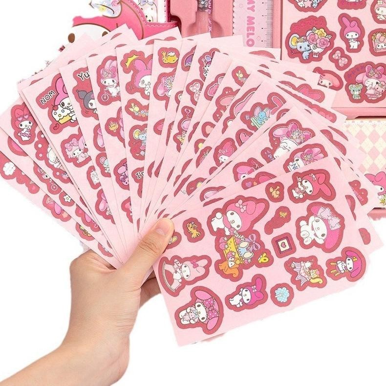 

AZQ-16 CODSANRIO 9 IN 1 Gift box Alat Tulis Set Diary Stiker Dekorasi KUROMI MELODY Badge hadiah pelajar hadiah anak perempuan Termurah