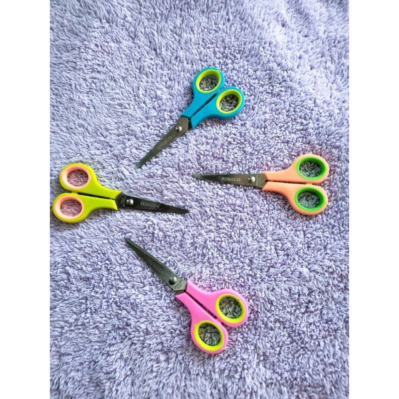 

Gunting Besar Renteng Warna Isi 12 Uk 6 Inch Random Merk