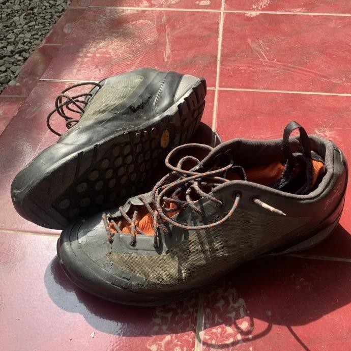 SEPATU ARCTERYX ACRUX FL