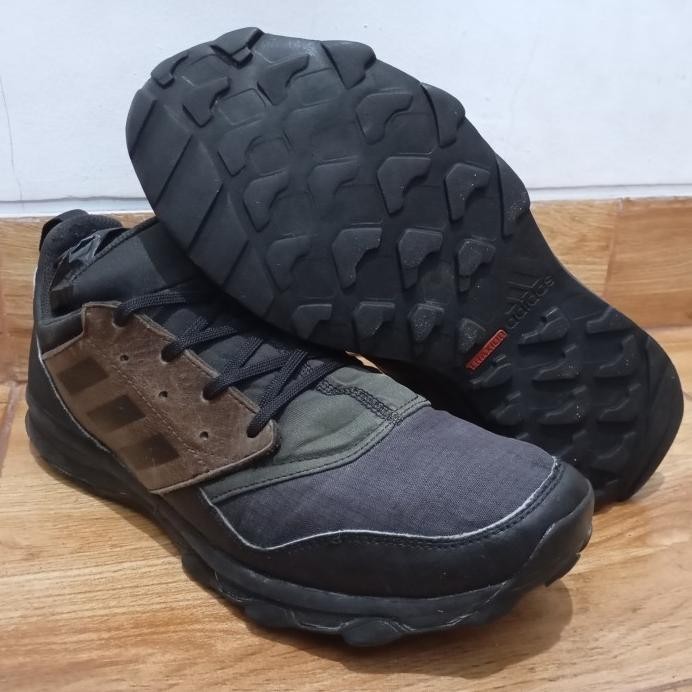 SEPATU TREKKING ADIDAS TERREX