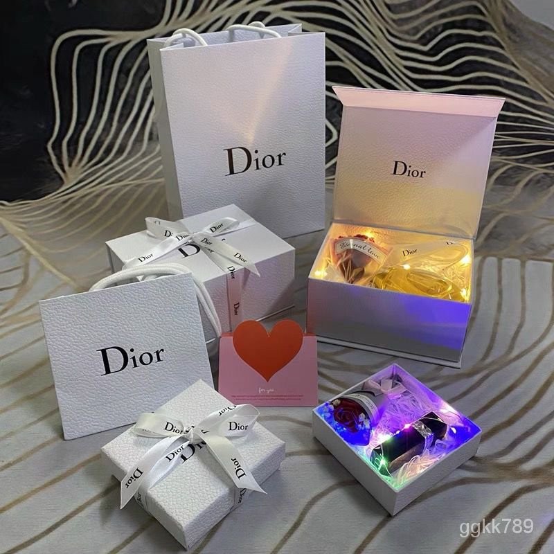 

Dior Letter Fashion Packaging Gift Box Simple Paper Bag High-end Gift Box Exquisite Box Large Gift Box Korean Bag