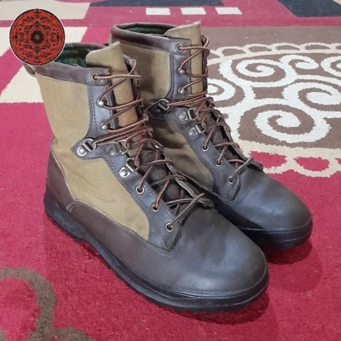 DANNER BOOTS GORE-TEX INSULATED ROUND TOE BOOTS..NOT REDWING, RED WING, TIMBERLAND, THOROGOOD