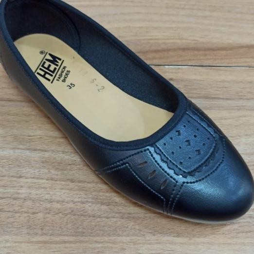 Flat Shoes Wanita Hem 6018