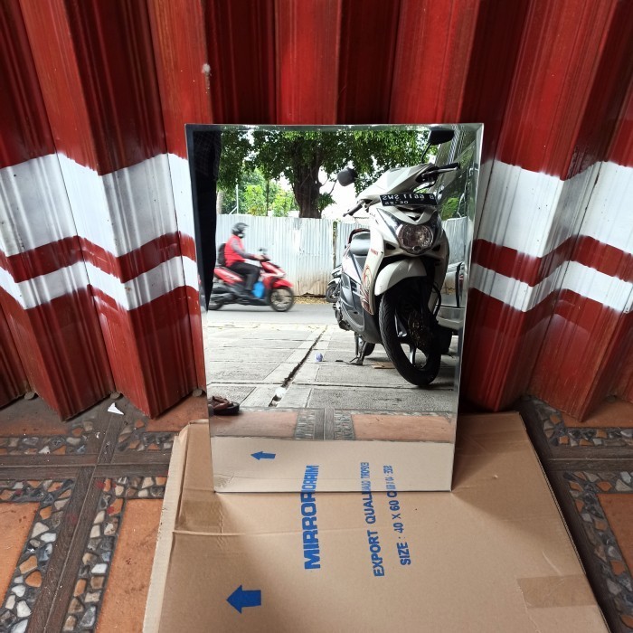 TERBATAS CERMIN KAMAR MANDI/KACA KAMAR MANDI OVAL