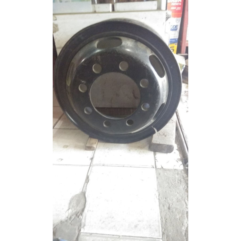Velg truk mitsubishi fuso, hino, izuzu giga 700-20 lobang 8