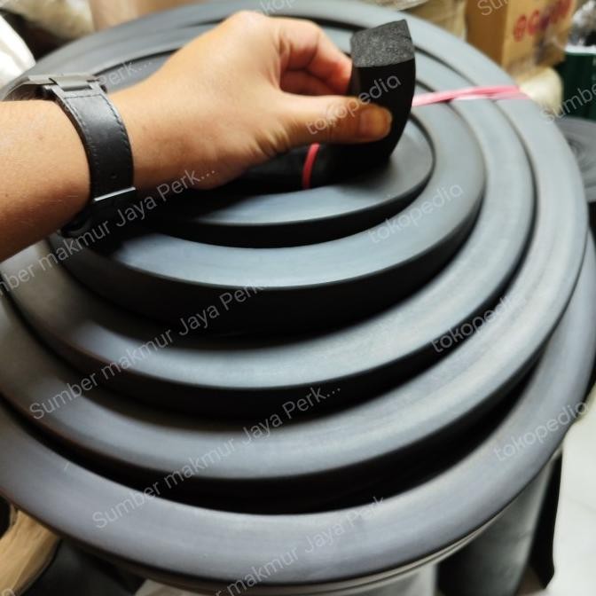 

Sponge Rubber Kotak ( Spon Rubber Kotak Hitam ) 30Mm X 30Mm